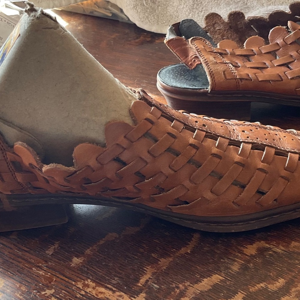LADIES LEATHER SANDALS  SIZE 39..   BY  REIKER - Picture 9 of 9
